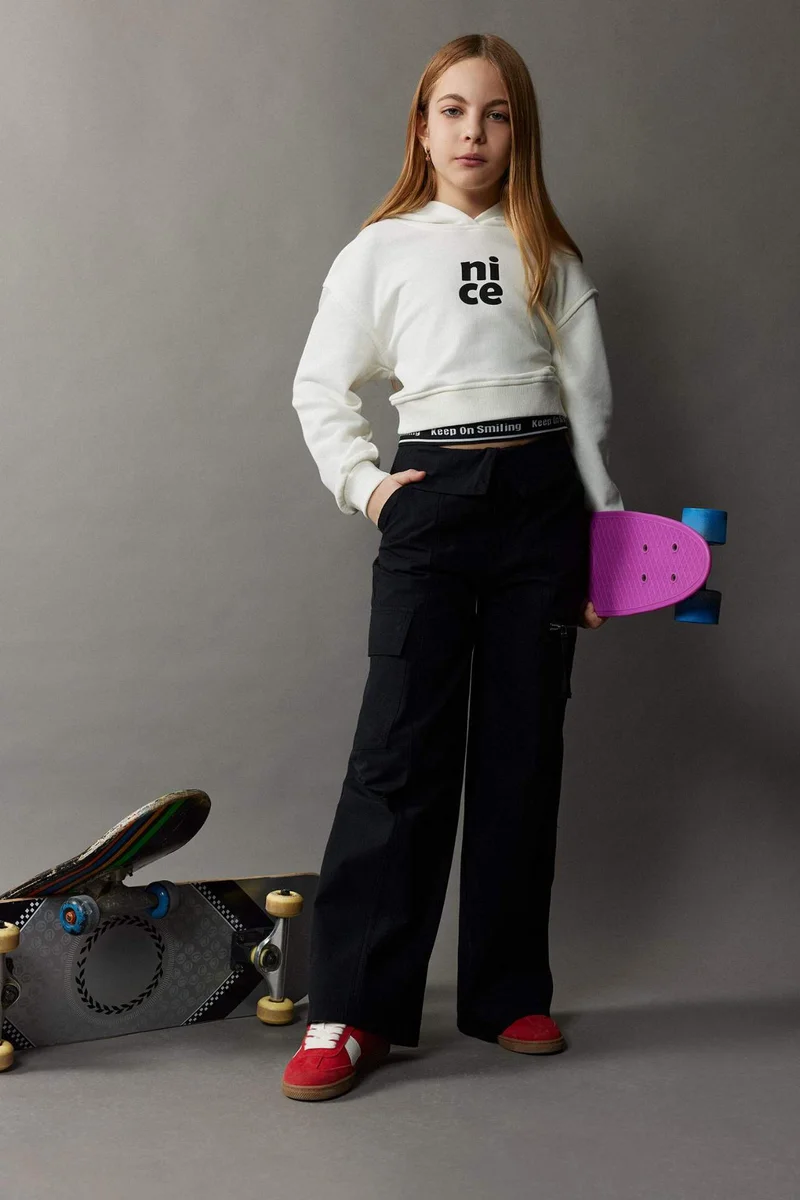 ديفاكتو Girl Relax Fit Printed Hoodie