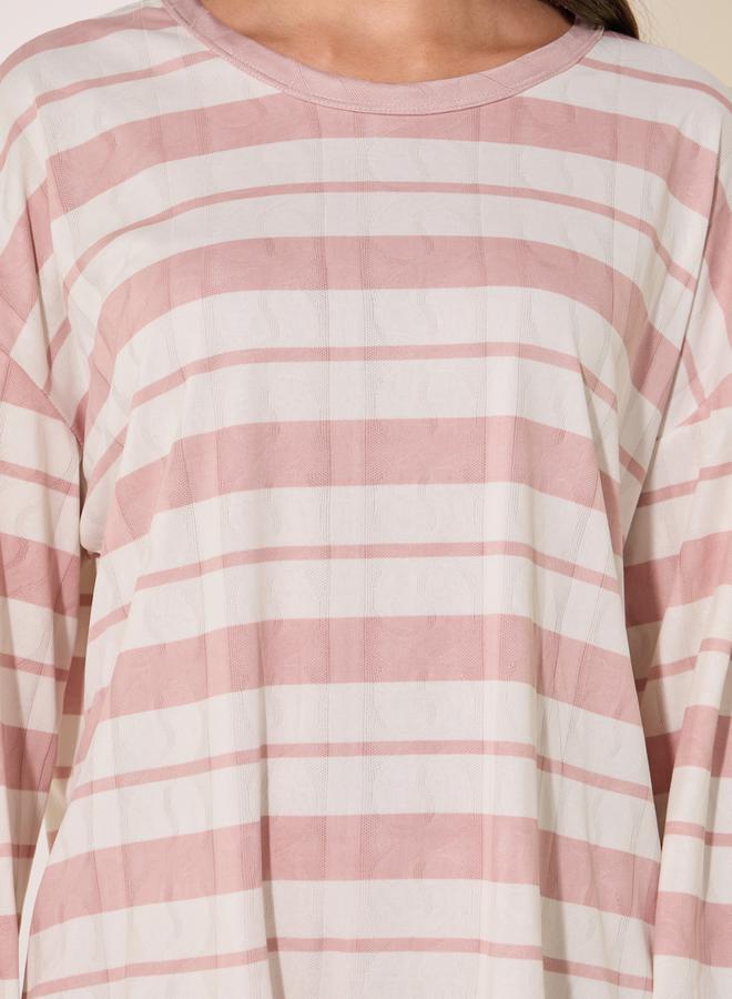 تايك تو طقم بيجامة وتيشيرت بياقة مستديرة مخطط بنسيج مميز - Image 4