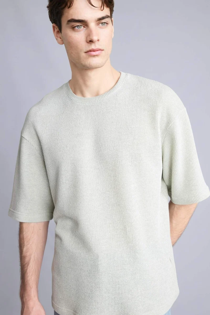 ديفاكتو Boxy Fit Short Sleeve T-Shirt
