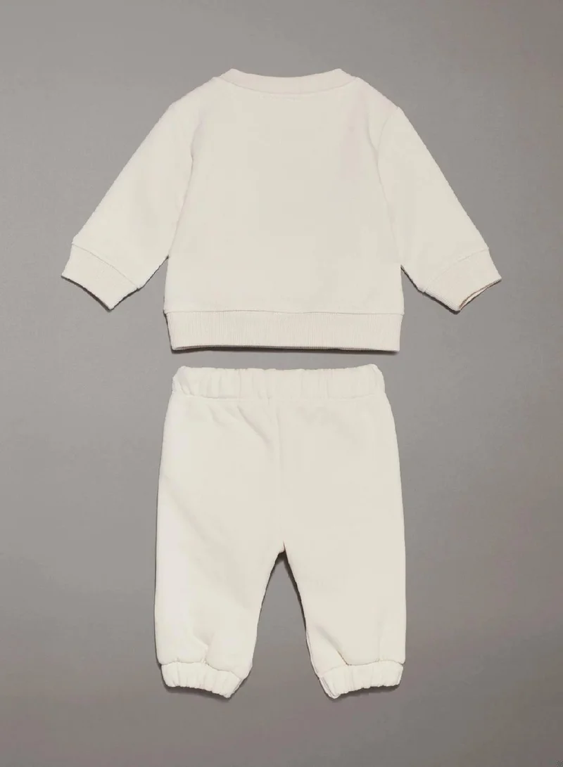 كالفن كلاين جينز بدلة رياضية للأطفال حديثي الولادة من الصوف مزينة بشعار كلفن كلاين