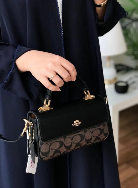 بلاک شدہ دستخط کینوس میں کوچ منی جوسی ٹاپ ہینڈل کراس باڈی، خواتین کا کندھے کا بیگ، خواتین کا ٹوٹ بیگ، خواتین کا ہینڈ بیگ، خواتین کا کراس باڈی بیگ، خواتین کا پرس، خواتین کا سفری بیگ، اخروٹ-بلیک-20 سینٹی میٹر