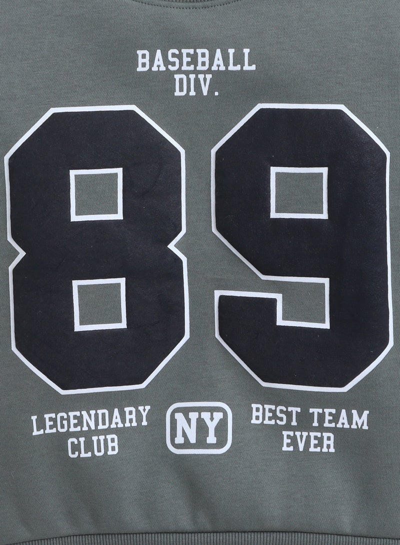 فكتور اند جين بلوزة رياضية للأولاد بنادي البيسبول  باللون الزيتوني - Image 3