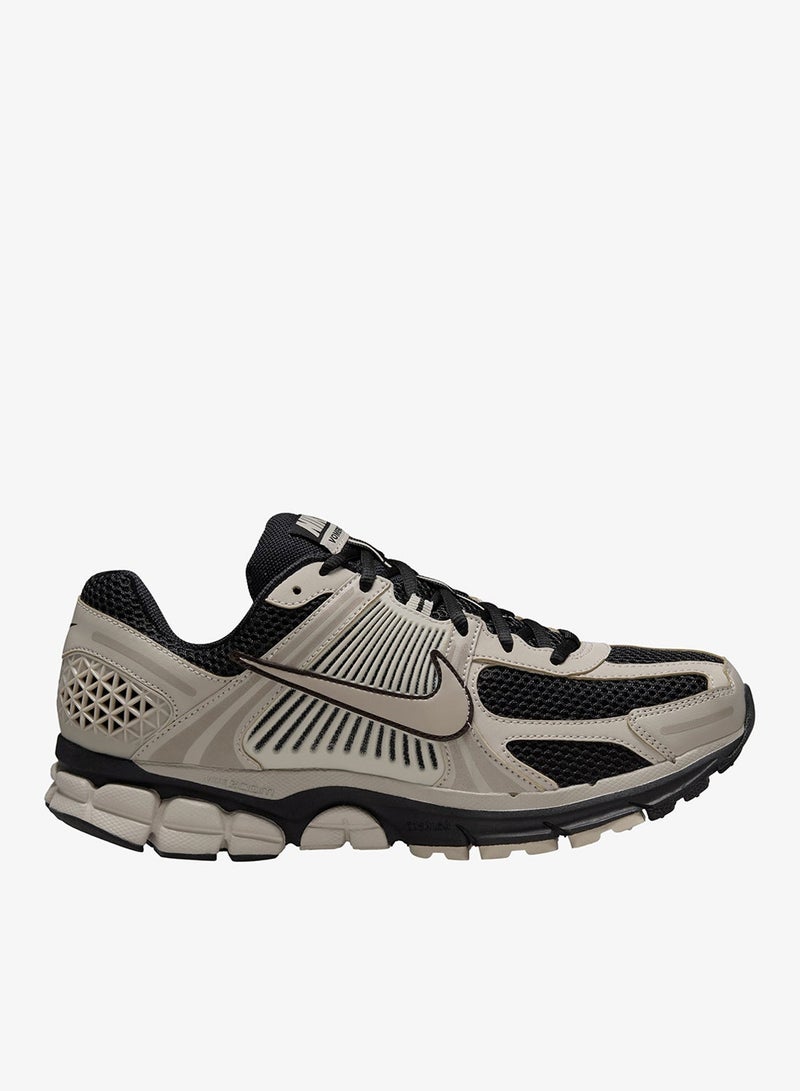Nike Zoom Vomero 5 Met - Image 1