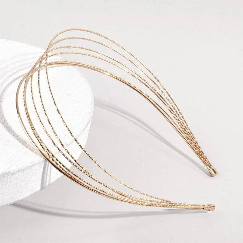 طوق رأس معدن ذهبي شكل فراشة - Image 1