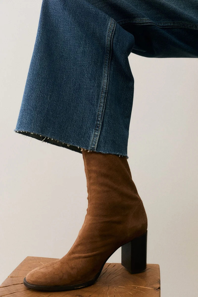 اتش اند ام جينز بخصر عالي وقصّة واسعة