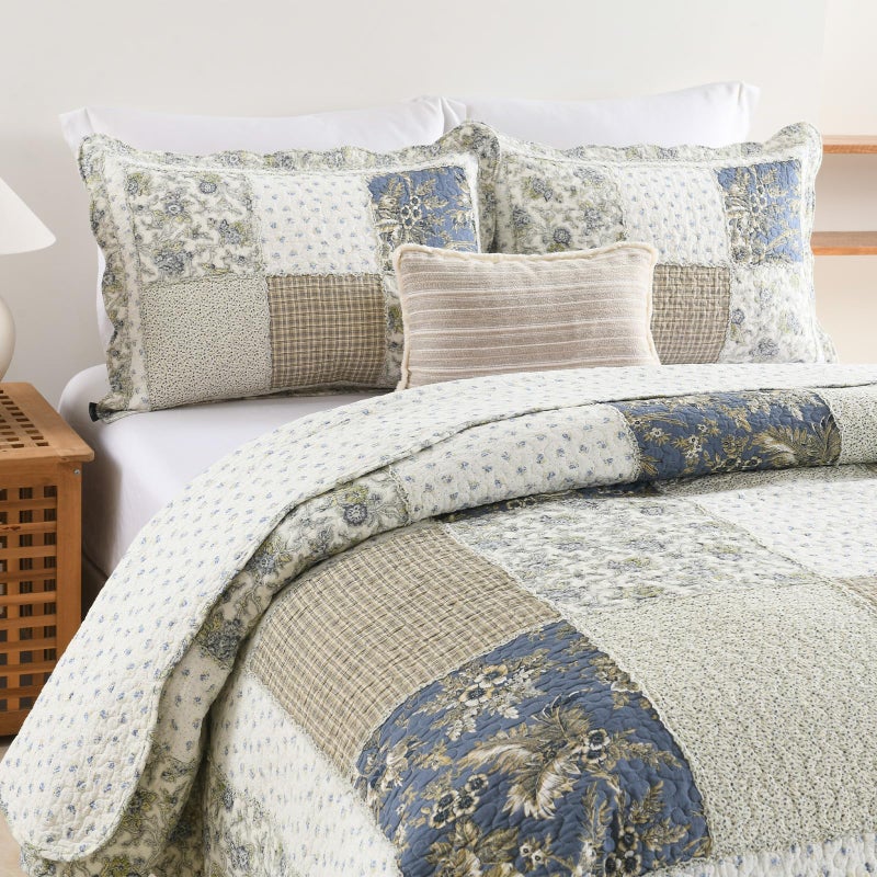 Yvooxny Quilt Set King Size Reversible Country Farmhouse Floral Real Patchwork Quilted Bedspread 3-Piece Quilt Set with Pillowcases with Ruffles for All Seasons, 96 x 108 Inches - Image 3