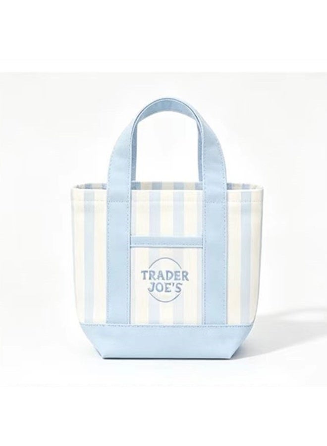 حقيبة تسوق قماشية مخططة متوسطة الحجم من Trader Joe's (إصدار 2026) — أزرق فاتح
