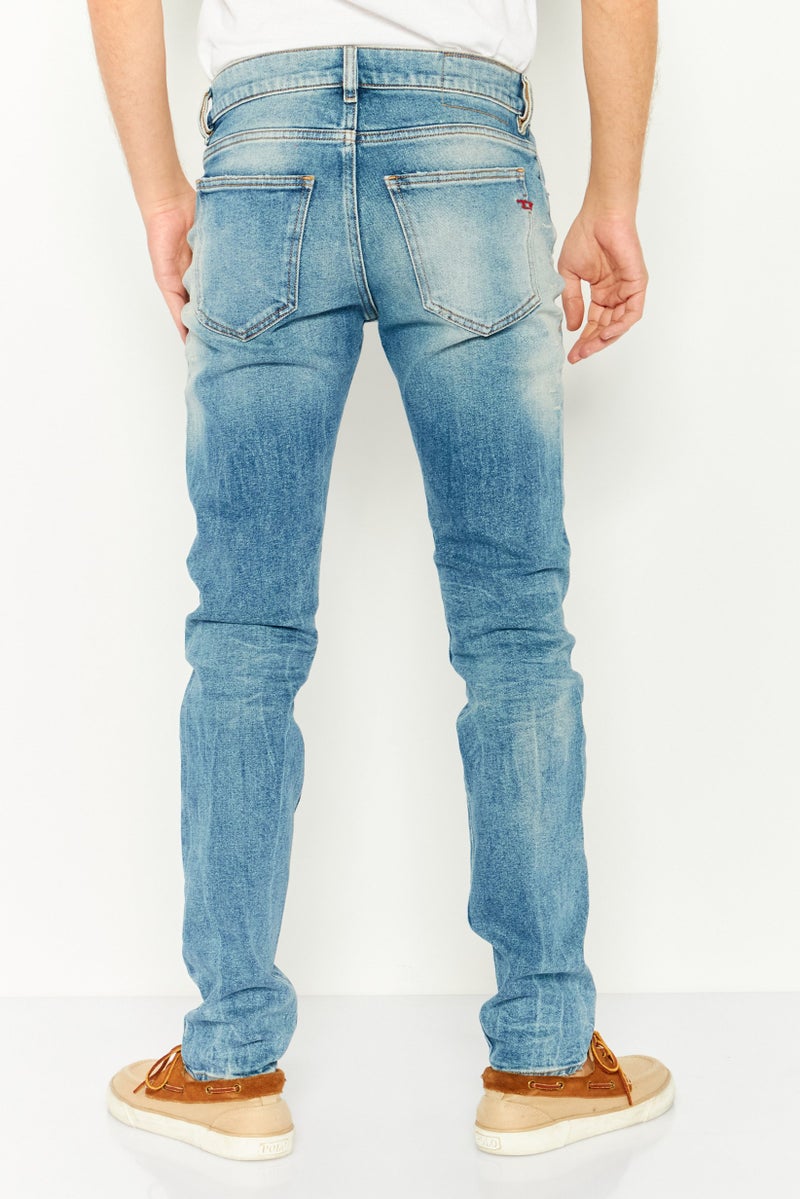 DIESEL جينز مغسول للرجال بقصة ضيقة، خصر متوسط، ساق ضيقة، أزرق - Image 4