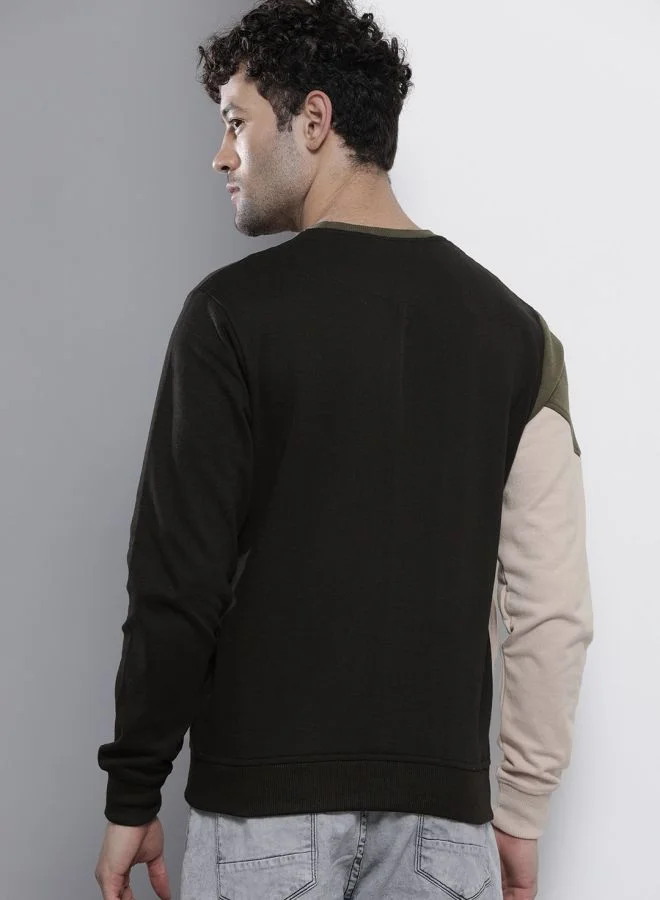The Indian Garage Co  The Indian Garage Co Men Regular Fit Colourblocked Crew Neck Full Sleeves Sweatshirt  | Best Price UAE