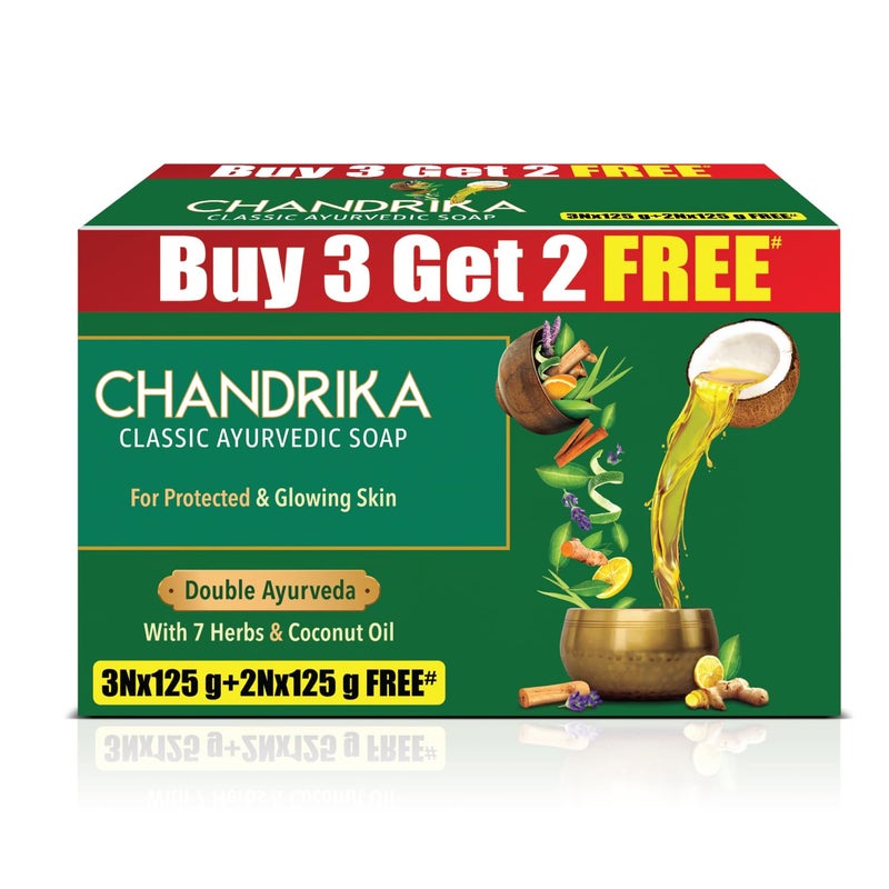 Chandrika صابون شاندريكا الأيورفيدي الكلاسيكي صابون يدوي الصنع لبشرة متألقة بشكل طبيعي لجميع أنواع البشرة 125 جرام عبوة من 3 2x125 جرام خالي من الصابون - Image 1