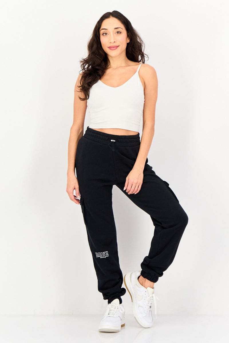 Nike سروال رياضي خارجي للنساء بتصميم قياسي، أسود - Image 3