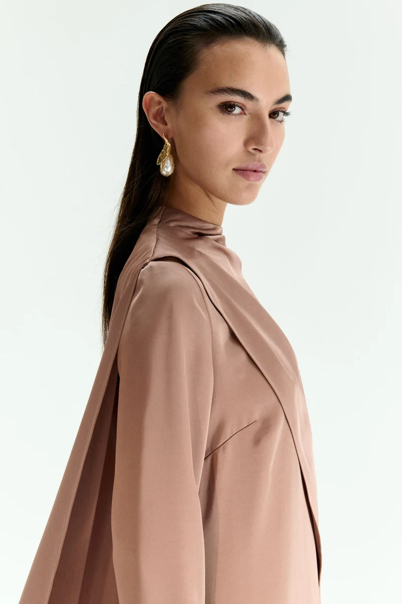 اتش اند ام فستان قفطان بتصميم كيب