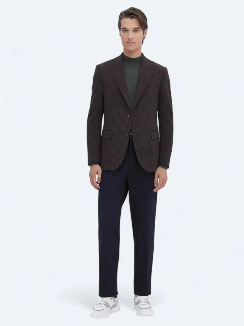 كيب جاكيت عصري مخطط باللون البني