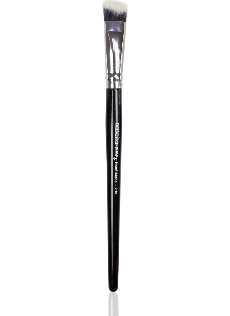 Nascita Pro Plus Curved Concealer Brush  - Image 1