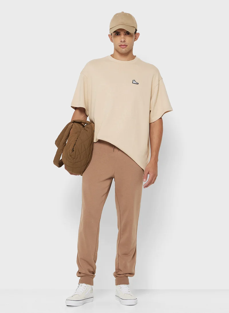 CONVERSE Loose Fit Sneaker Patch Back T-Shirt