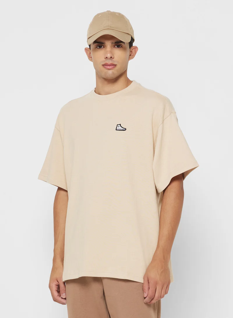 كونفرس Loose Fit Sneaker Patch Back T-Shirt