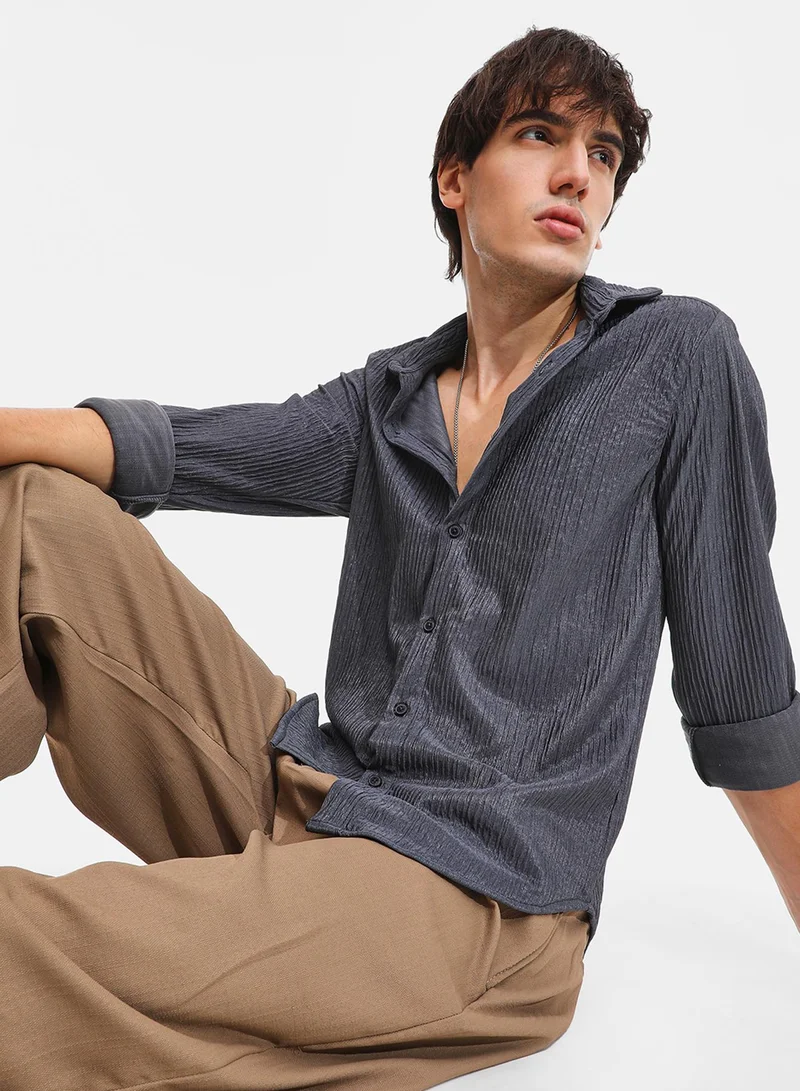 Campus Sutra Men's Powder Grey Solid Creased Shirt For Casual Wear | Spread Collar | Long Sleeve | Button Closure | Shirt Crafted With Comfort Fit For Everyday Wear