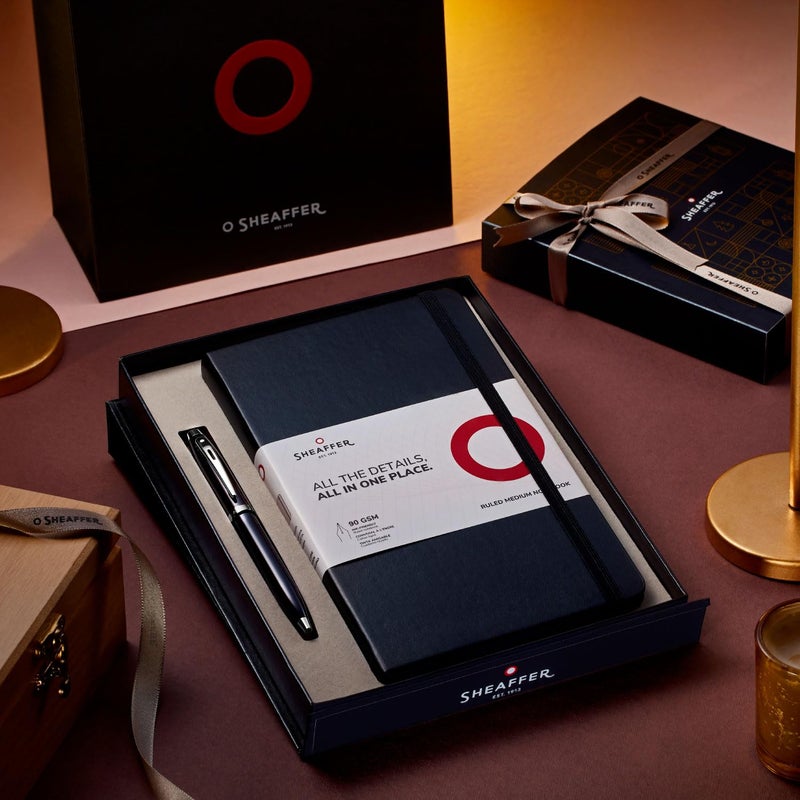 SHEAFFER قلم شيفر 100 E9322 أسود لامع مع تفاصيل باللون الذهبي مع دفتر A5 باللون الأسود في علبة هدايا - Image 2