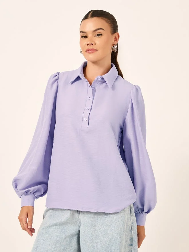 ستايلي قميص بياقة واسعة وأكمام بالون من نسيج مزخرف