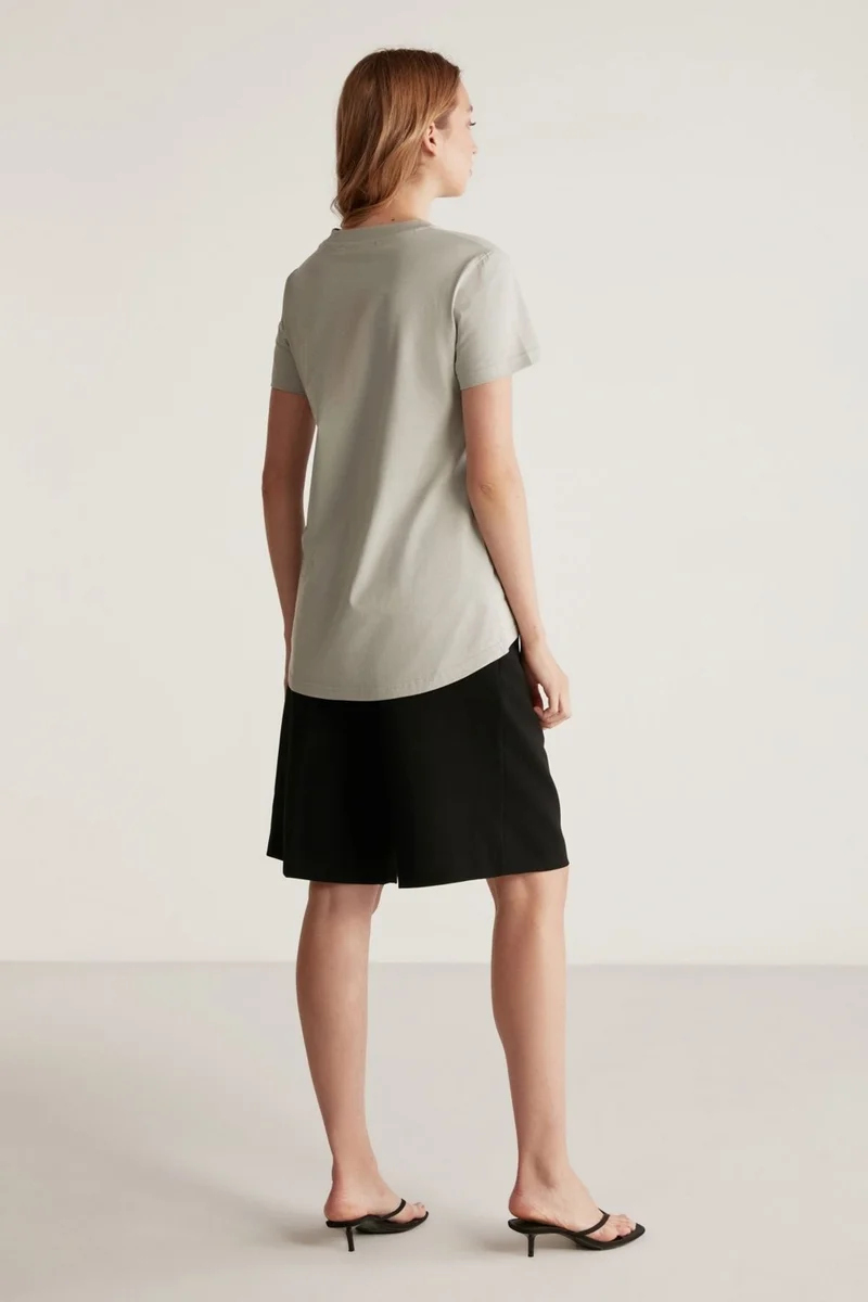 جريميلانج Samantha Women's Comfort Fit 100% Organic Cotton Basic Knitted Light Grey T-shirt