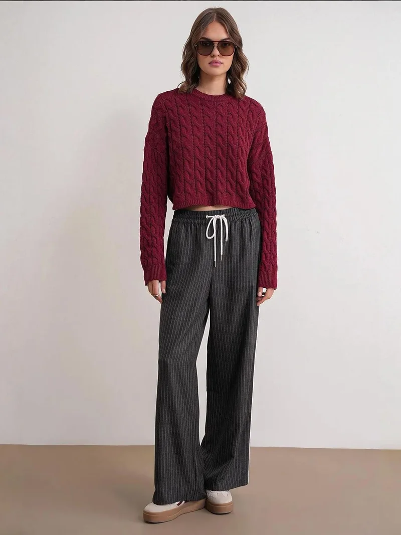 ميكسراي كنزة برقبة دائرية بنقشة ضفيرة من ميكسراي