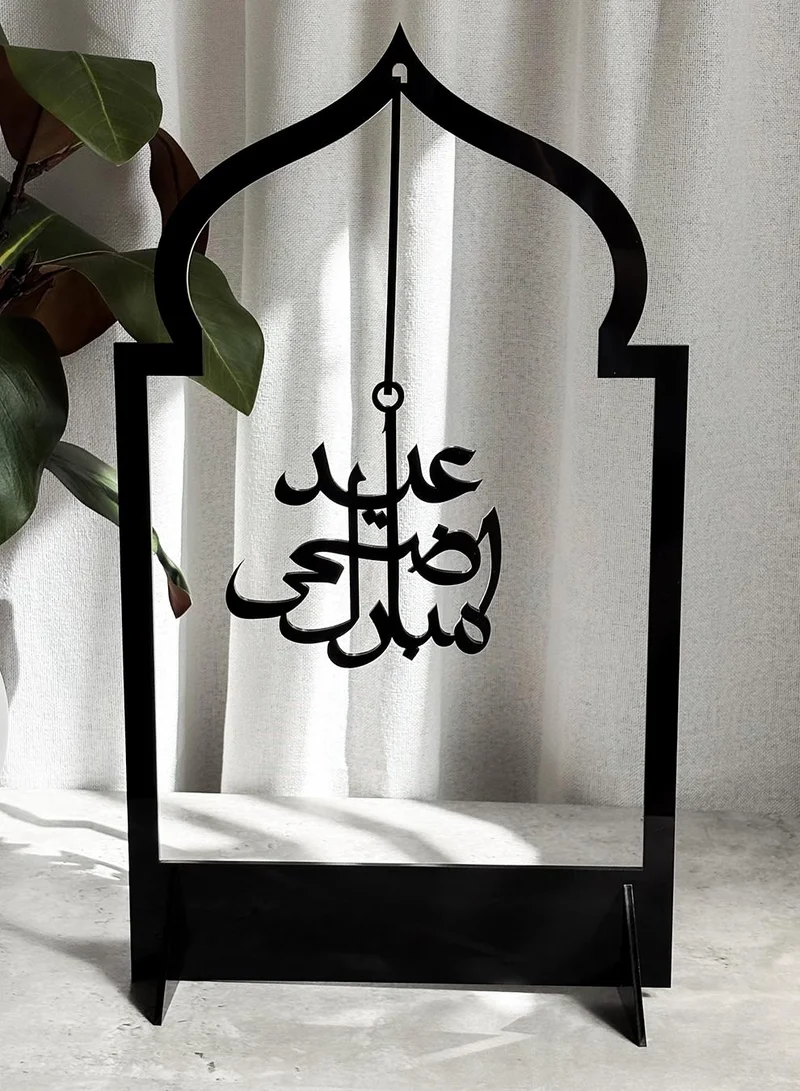 لوحة ستاند ديكور من الأكريليك معلق به عبارة عيد اضحى مبارك