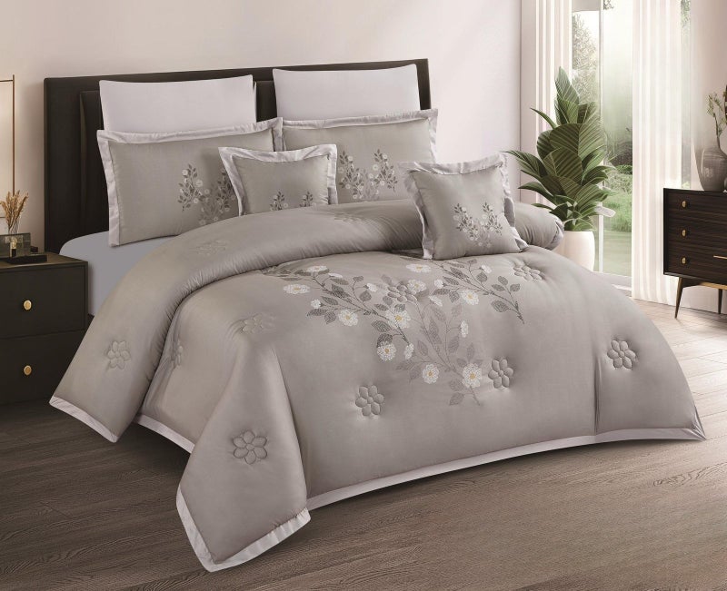 A double bed sheet set of 8 pieces, microfiber, with an elegant design that gives the bedroom a luxurious hotel touch.