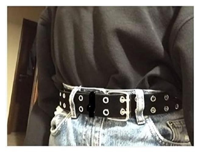 حزام جلدي بصف معدني مزدوج مع فتحات فضية وابزيم - Image 1