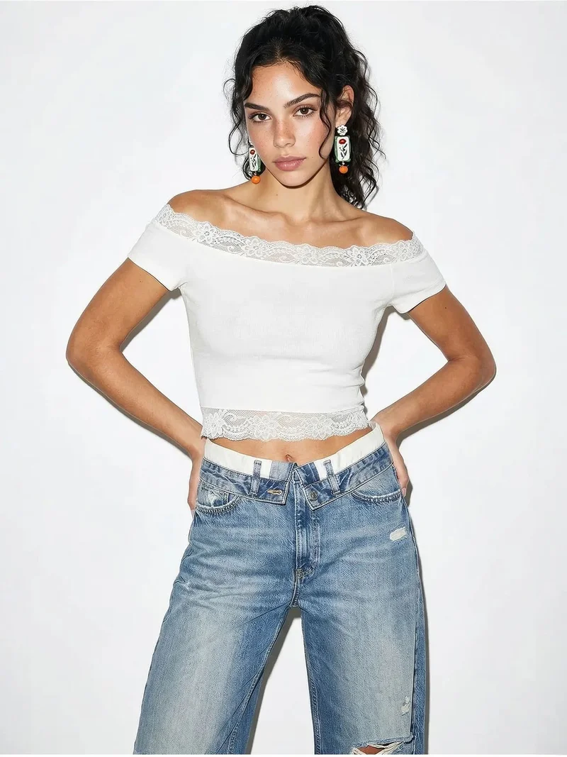 بيانكو لوتشي LUCCI Off Shoulder Lace Detailed Crop Blouse