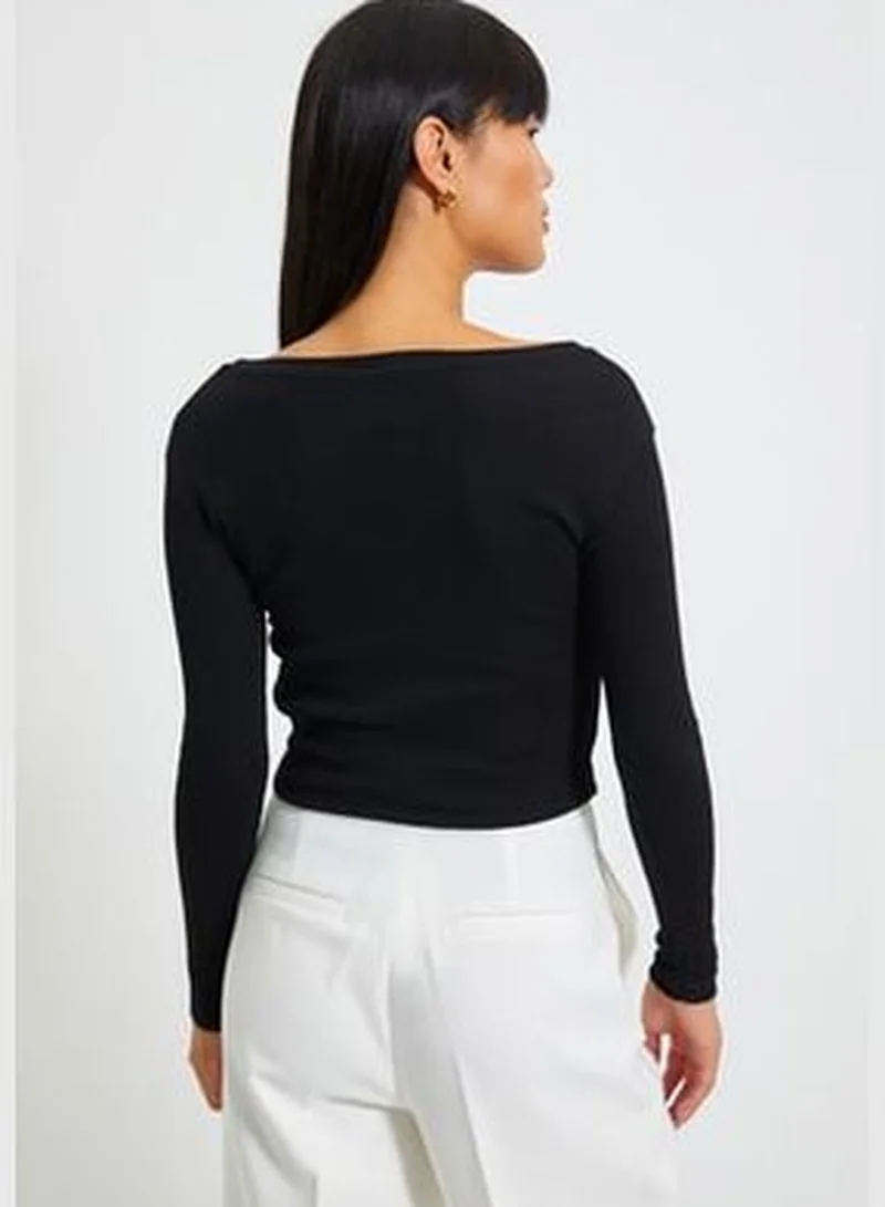 trendyol Black and White 2-Pack Crop Fitted V-Neck Ribbed Stretch Knit Blouse TWOAW22BZ0129