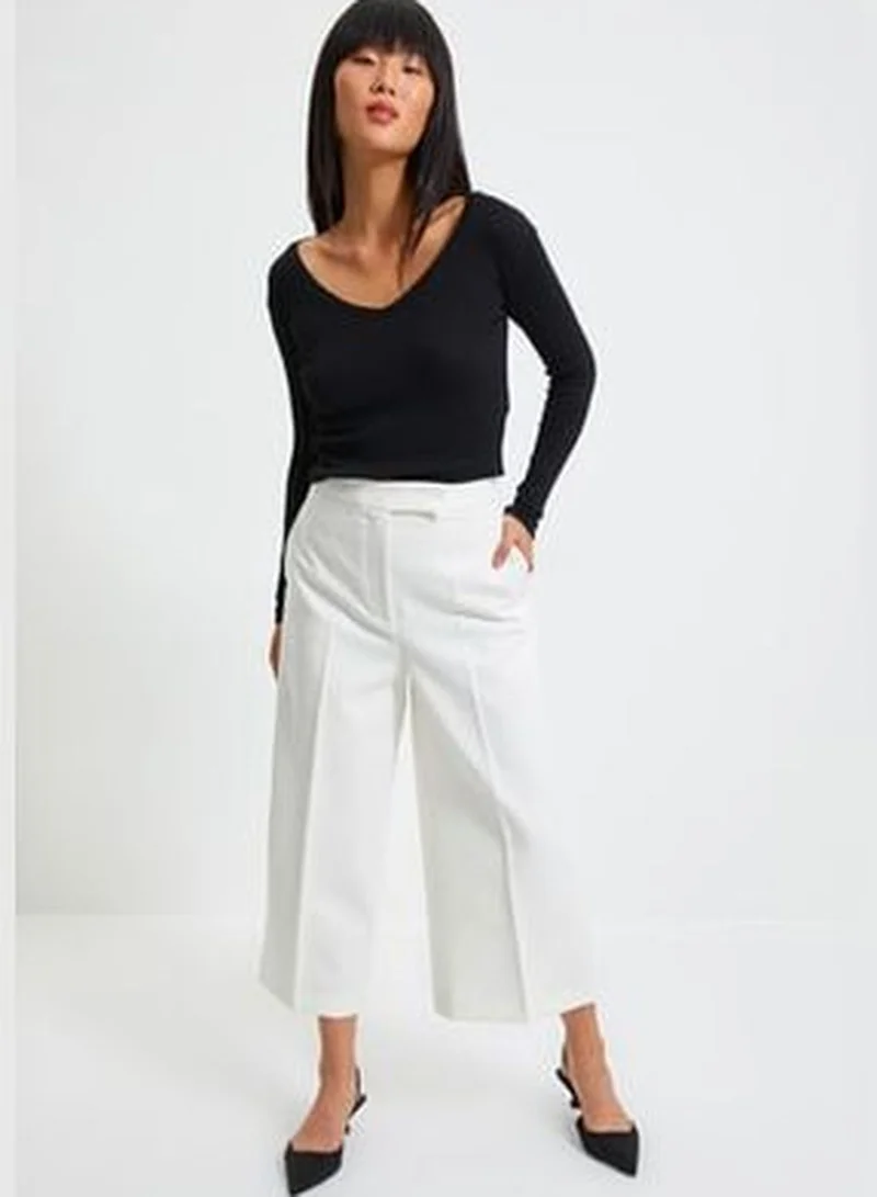 trendyol Black and White 2-Pack Crop Fitted V-Neck Ribbed Stretch Knit Blouse TWOAW22BZ0129