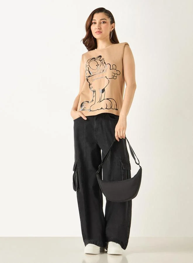 اس بي كاركترز تيشيرت دون أكمام بياقة ضيّقة وطبعات