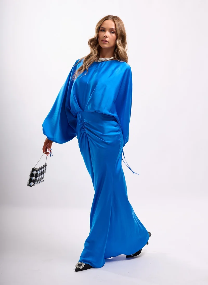 فايا فستان ماكسي بقصة مائلة وأكمام بالون باللون الأزرق