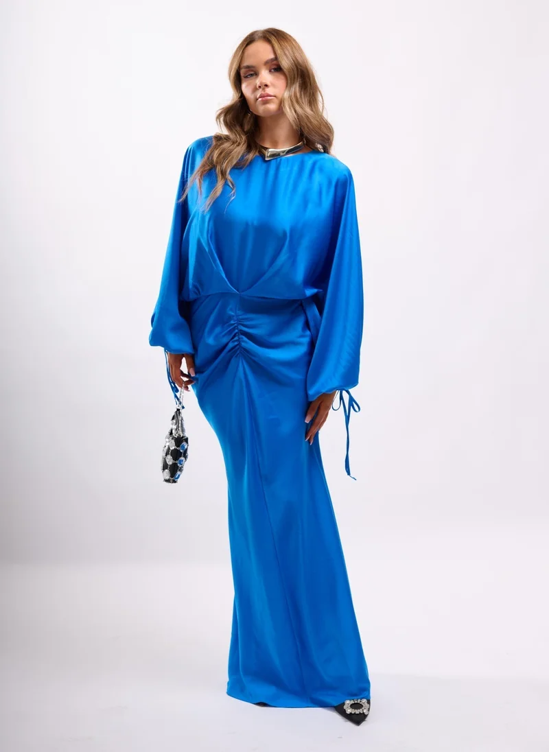 فايا فستان ماكسي بقصة مائلة وأكمام بالون باللون الأزرق