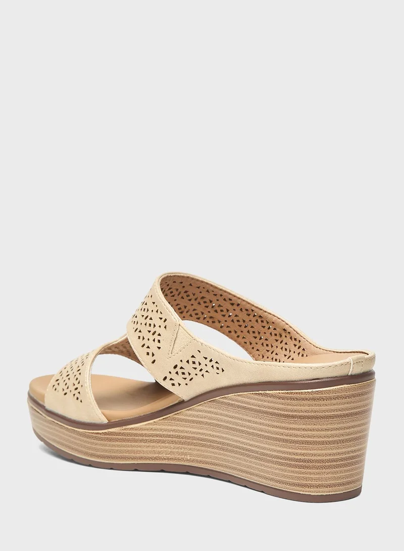 لو كونفورت Multi Strap High Heel Wedge Sandals