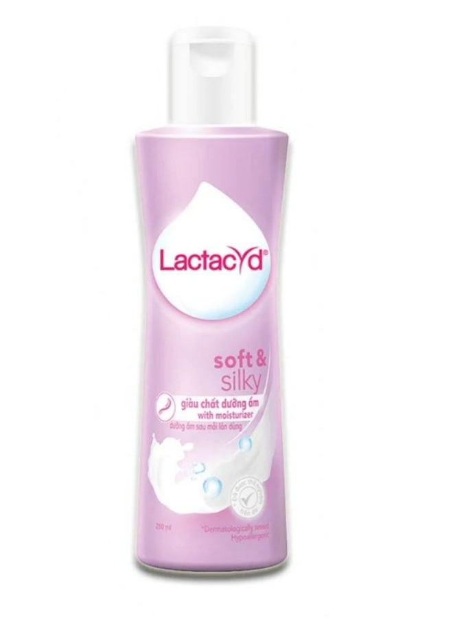 Feminine Wash Soft And Silky 250ML - pzsku/Z15384173857D02C82462Z/45/_/1697049179/d435b526-ef95-4a0f-afef-eeb817b6e8d9