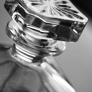 RAVIZAA Ravizaa Whiskey Decanter for Scotch Liquor Bourbon or Wine and Whiskey (1000 ml)(1Pc)  - Image 3