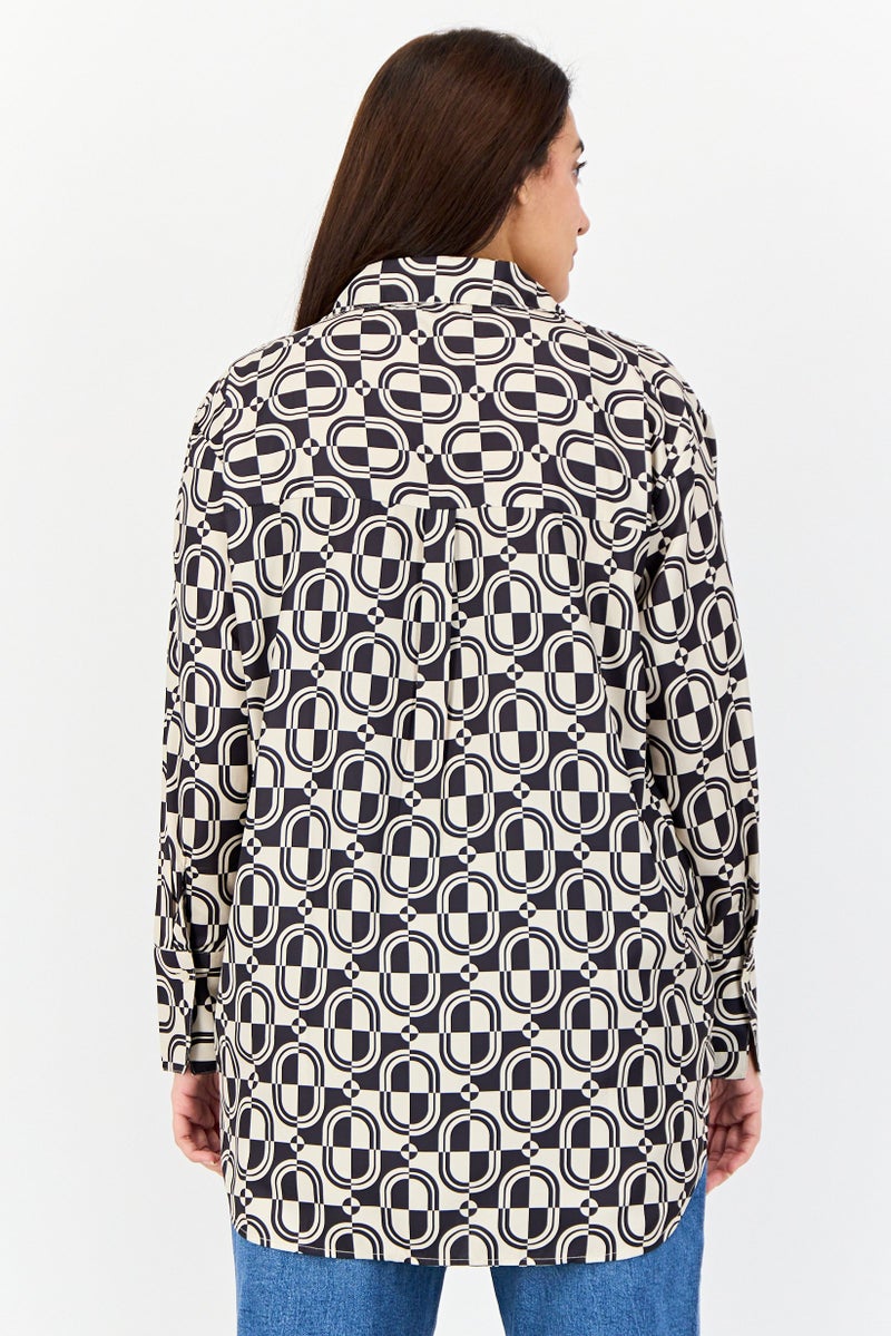 bebe بلوزة نسائية بأكمام طويلة وياقة منتشرة بطبعة متعددة الألوان - Image 3