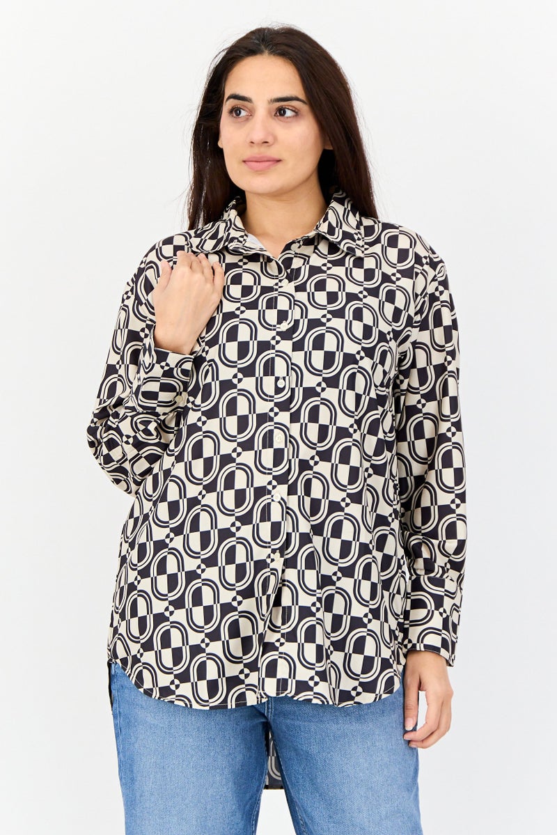 bebe بلوزة نسائية بأكمام طويلة وياقة منتشرة بطبعة متعددة الألوان - Image 1