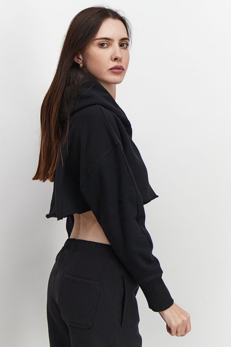 Reebok سويت شيرت قصير رياضي للنساء بغطاء رأس، أسود - Image 4