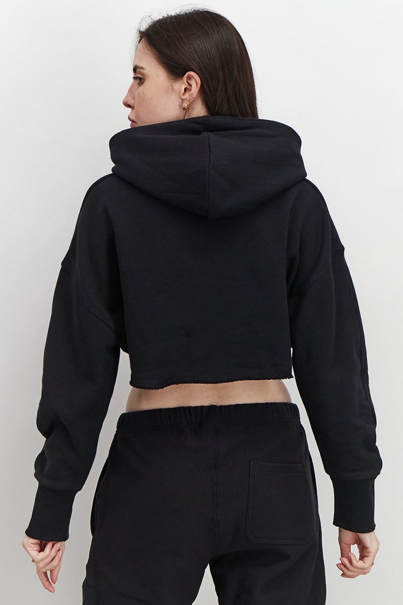 Reebok سويت شيرت قصير رياضي للنساء بغطاء رأس، أسود - Image 2