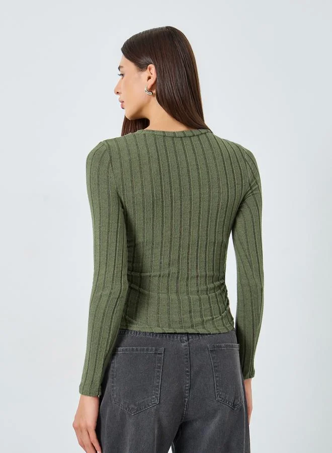 تايك تو بلوزة مضلعة  وأكمام طويلة