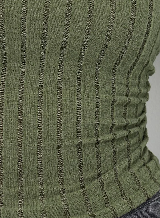 تايك تو بلوزة مضلعة  وأكمام طويلة