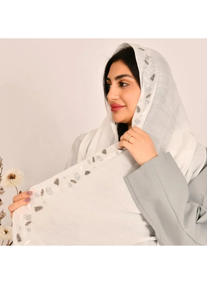 عبايات لمحة طرحه باللون الابيض بقماش اللينن بتطريز طولي