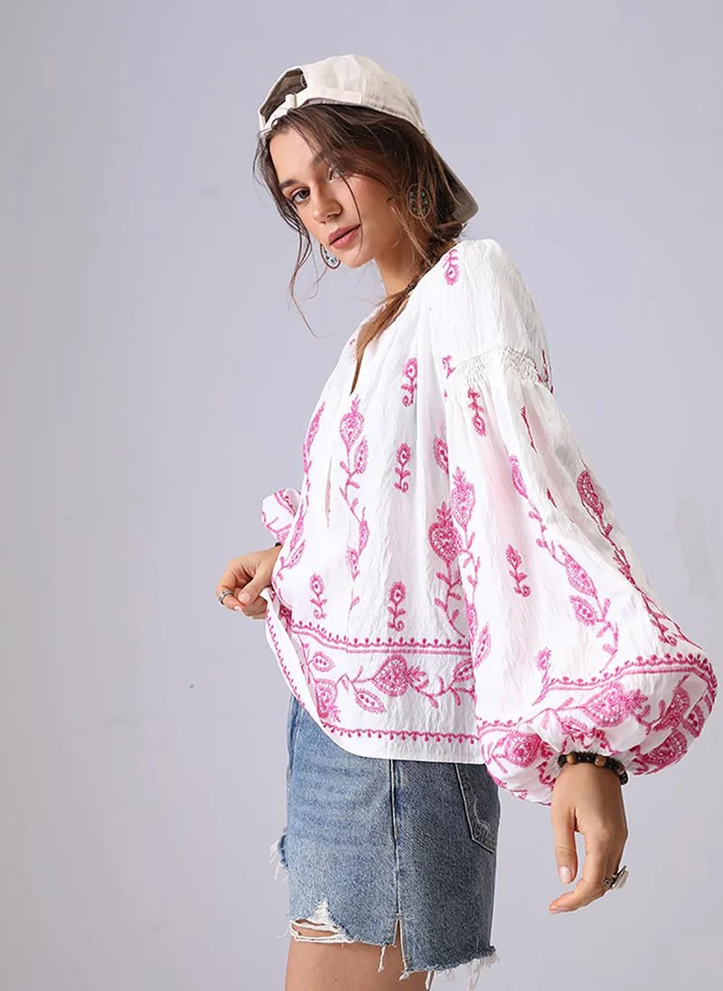 YUNIQEE Off White & Pink V-Neck Long Sleeves Boxy Top