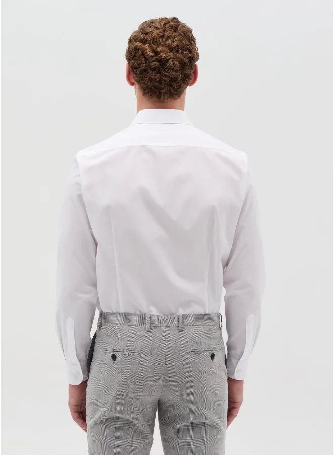 او في اس Solid colour slim fit shirt