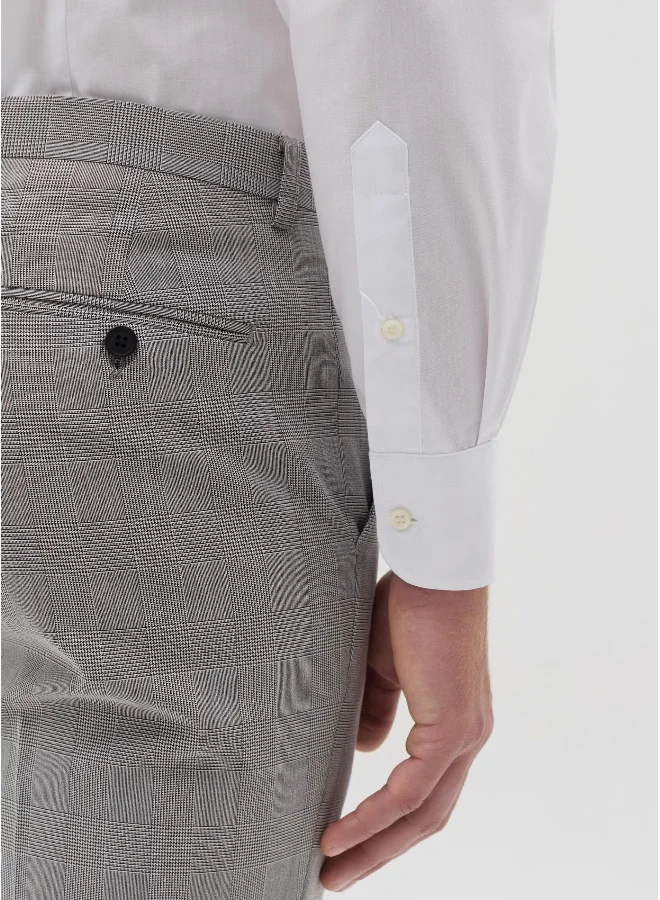 او في اس Solid colour slim fit shirt
