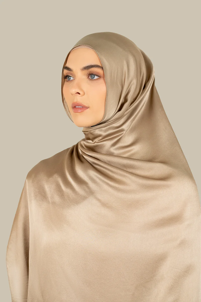 سيلكروز حجاب حرير ساتان رملي