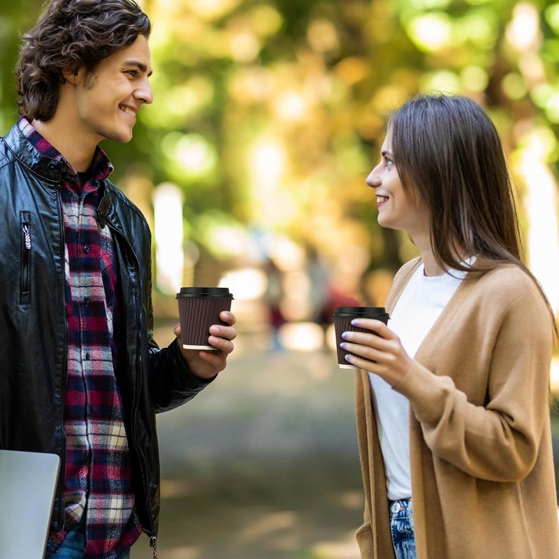 Uiifan مجموعة 100 كوب إسبريسو يمكن التخلص منه سعة 4 أونصة مع أغطية، أكواب قهوة ورقية مموجة، أكواب ساخنة معزولة مموجة للشوكولاتة الساخنة والشاي ومشروبات الكاكاو (لون القهوة) - Image 5