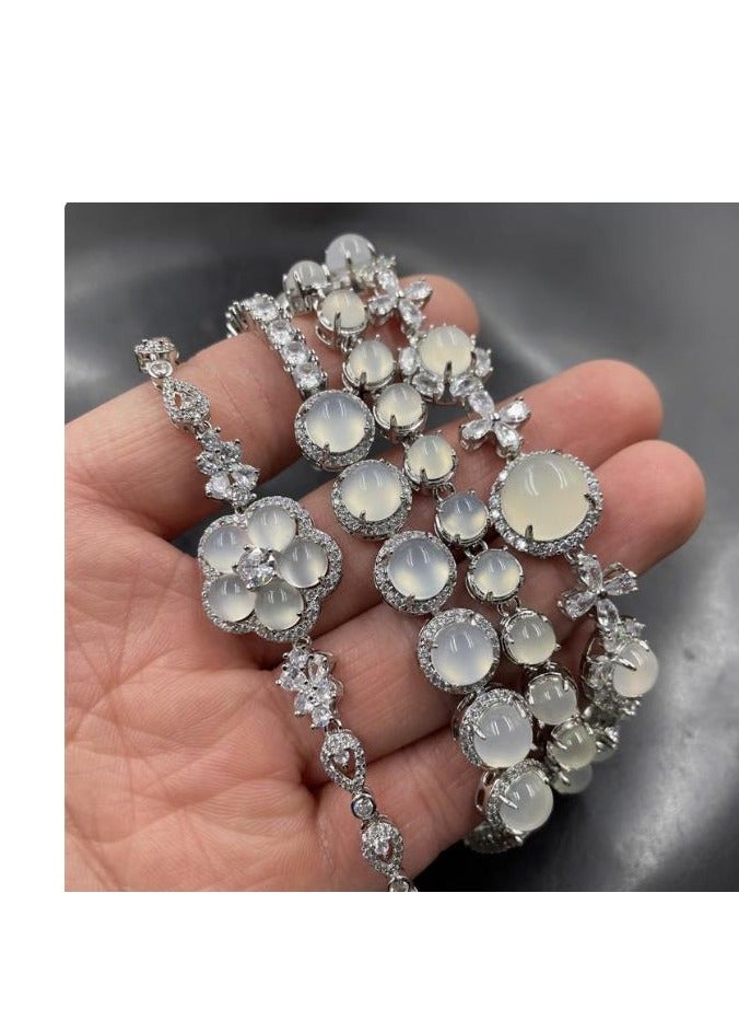 Women's Exquisite High-End Atmospheric Bracelet  - Image 3